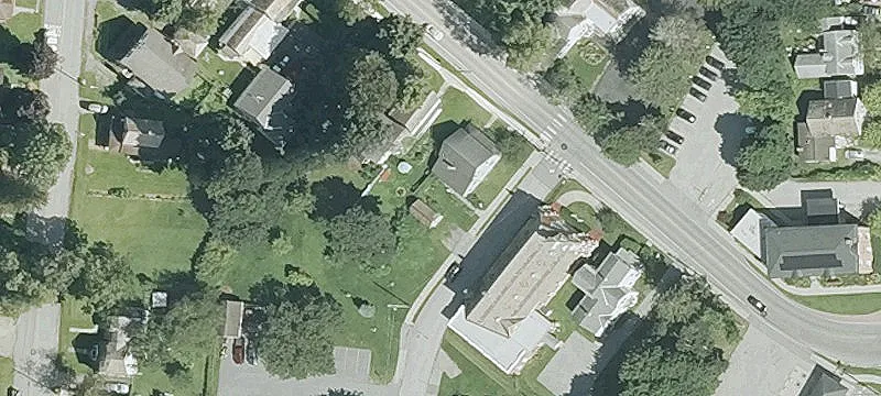 10 Bank St