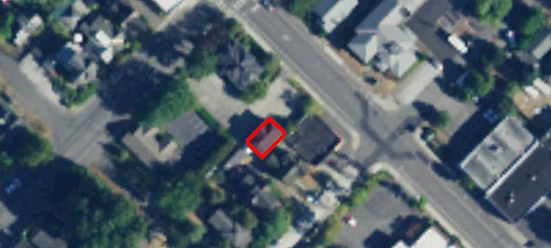903 Dupont St