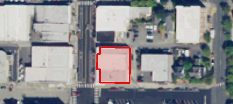 711 Commercial Ave