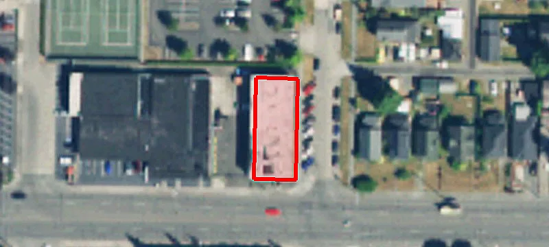 2221 Everett Ave