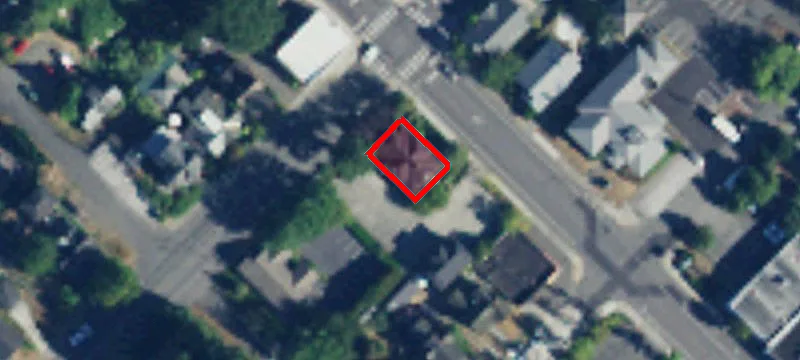 911 Dupont St