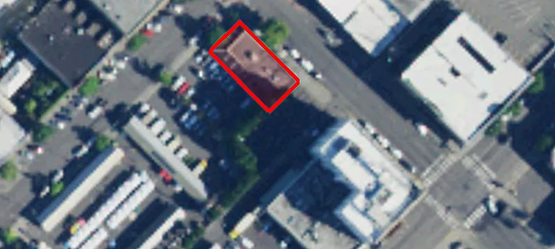 Chestnut St
