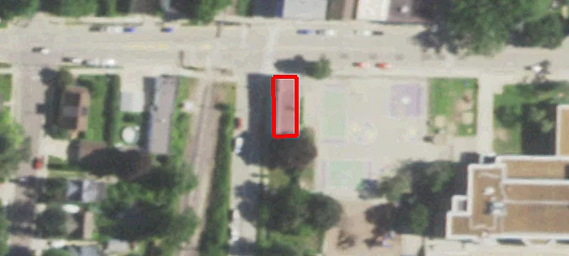 335 Lakeside St