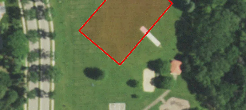 7702 Tree Ln
