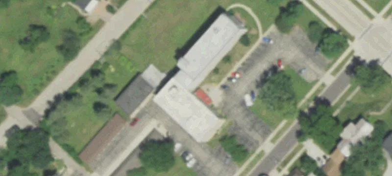 633 James St
