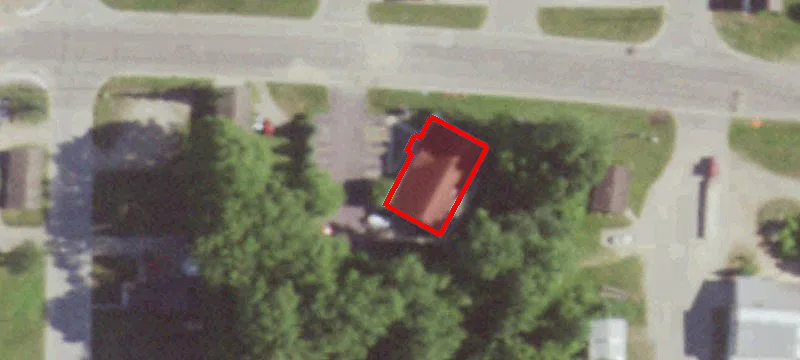 913 Main St