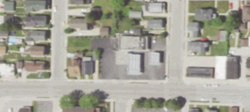 1208 Un Ave