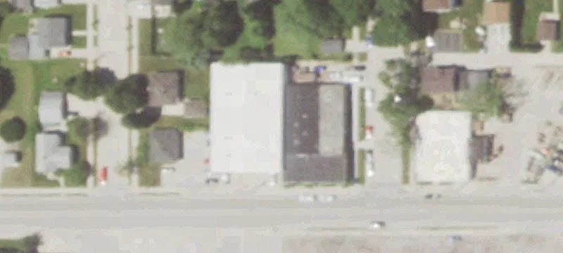2104 Un Ave