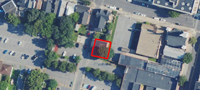 121 College St