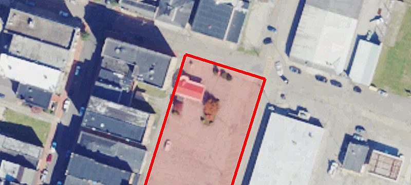 8th St