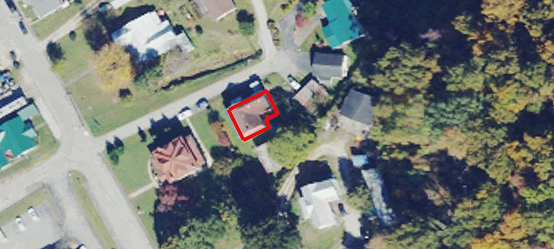 136 2Nd Ave