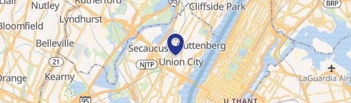 Spacious Apartment Near Light Rail